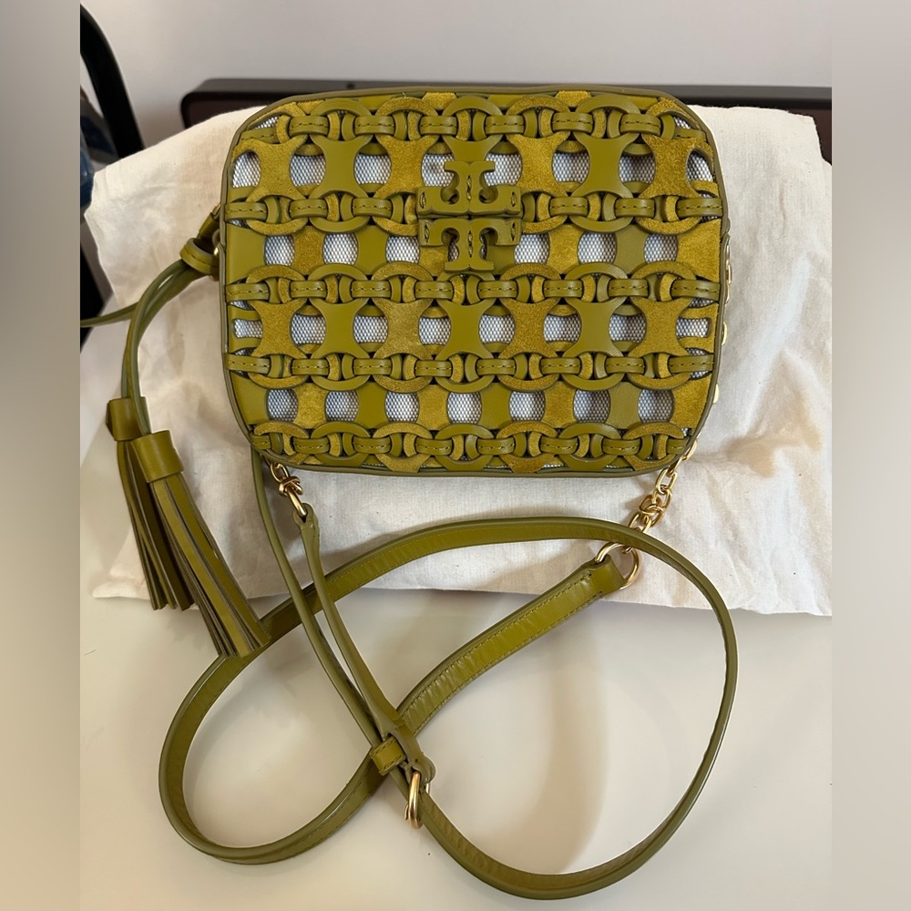 Tory Burch Mcgraw DieCut Camera Bag In Island Palm Gem
